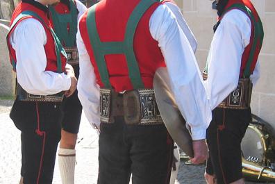 Dorf Tirol’s marching band - traditional costume